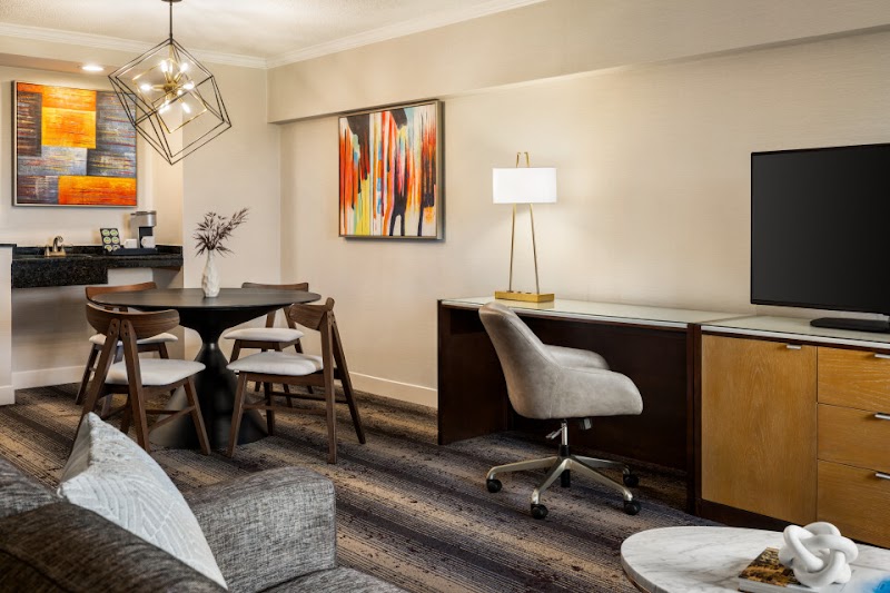Crowne Plaza Edison by IHG photo 2