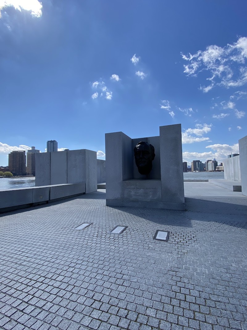 Roosevelt Island photo 2